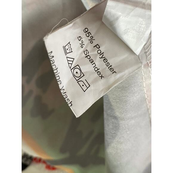 SHEIN Women's White/Multi Graffiti Graphic Button-Up Short Sleeve Crop Top SZ S - Picture 8 of 9